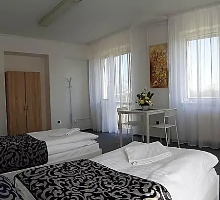 Kubra Hostel *