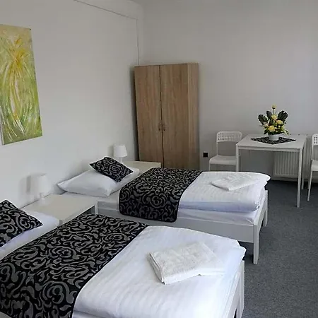 Kubra Hostel *