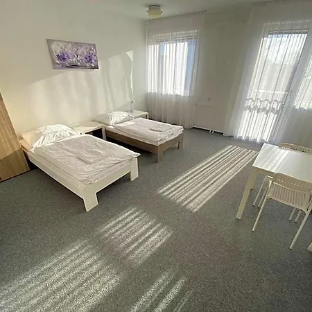 Kubra Hostel *