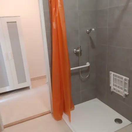 Kubra Hostel *